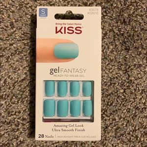 Kiss nails